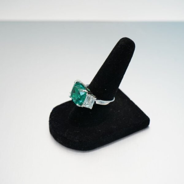 Verdant Splendor Diamond Ring - Image 2