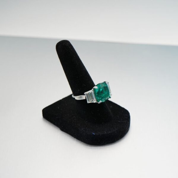 Verdant Splendor Diamond Ring - Image 3