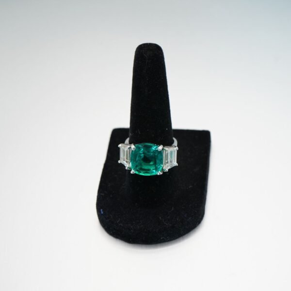 Verdant Splendor Diamond Ring