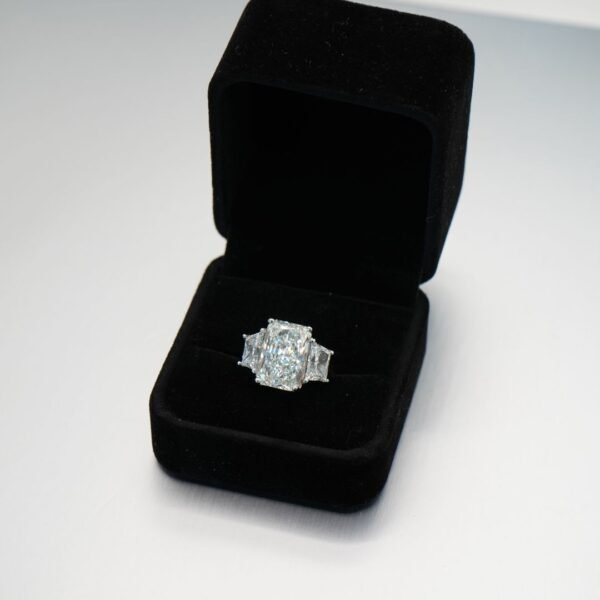 Trapeze Brilliance Diamond Ring - Image 2